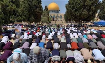   50 ألف فلسطيني يؤدون صلاة الجمعة في رحاب المسجد الأقصى