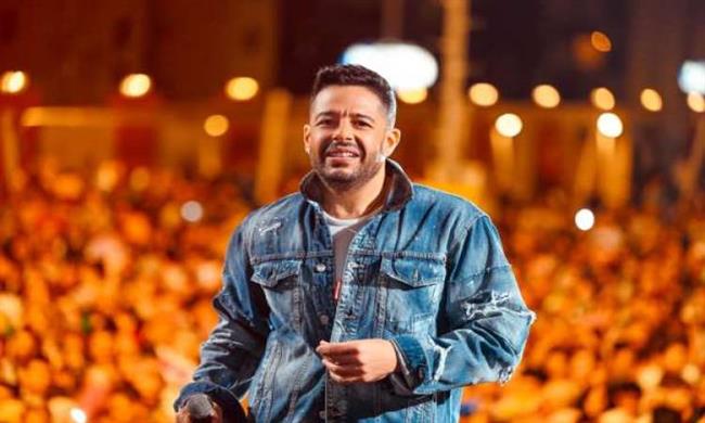 حماقي يتألق بحفل كامل العدد في دمياط الجديدة 