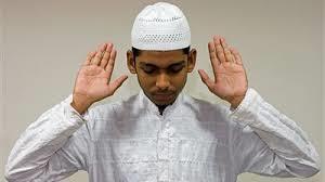 هل يجب قراءة البسملة قبل الفاتحة في الصلاة؟