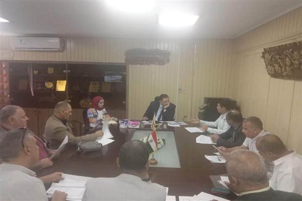 نائب محافظ القاهرة يعقد اجتماعا لمتابعة سير العمل
