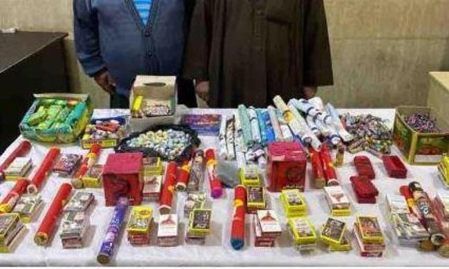 ضبط كمية من الألعاب النارية بحوزة 3 أشخاص بالبحيرة بقصد الاتجار