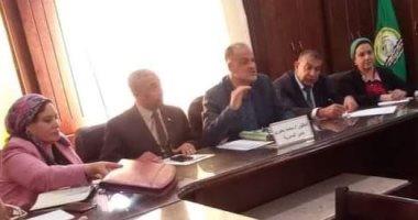 وكيل «تعليم الإسماعيلية» يبحث الاستعدادات لامتحانات الفصل الدراسى الثانى