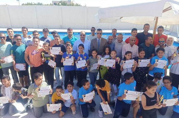 وكيل تعليم قنا يشهد فعاليات البطولة التنشيطية الثانية للسباحة