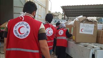   الهلال الأحمر المصري: 100 متطوع لتقديم الخدمات الصحية للعائدين من السودان
