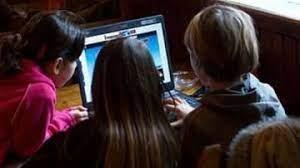 هل تحميل الملفات من المواقع الإلكترونية حرام؟