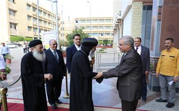   رئيس جامعة الزقازيق يستقبل أسقف الزقازيق ومنيا القمح للتهنئة بعيد الفطر المبارك 