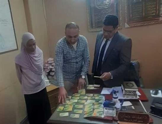 تموين  الإسكندرية  تضبط بطاقات تموينية مضروبة 