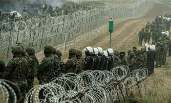   بولندا تعتزم تعزيز السياج الحدودي مع روسيا لبقاء المهاجرين خارج البلاد