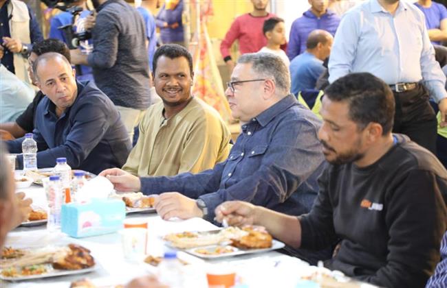  محافظ البحر الأحمر يتناول الافطار على مائدة رحمن مسيحية 