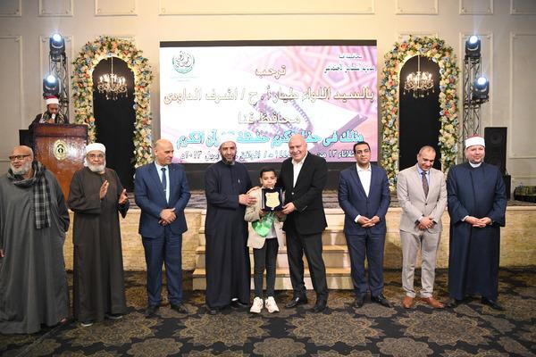 محافظ قنا يكرم 119 من الفائزين والمتفوقين فى مسابقة حفظ القرآن الكريم