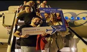 بالورود والشيكولاتة.. استقبال أولى رحلات Air Europa إلى الأقصر 