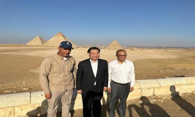 وزير الثقافة والسياحة الصينى يزور منطقة أهرامات الجيزة