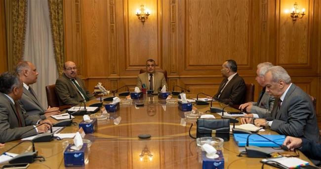 وزير اللإنتاج الحربى يتابع الموقف التنفيذى بشأن تصنيع جهاز توليد المياه من الهواء الجوى