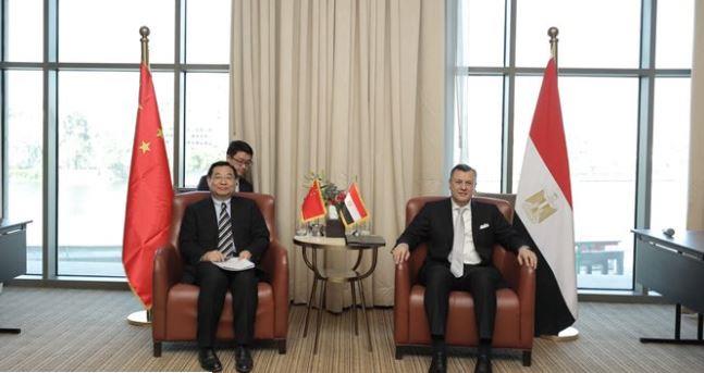 وزير السياحة يلتقي نظيره الصيني لبحث زيادة أعداد السائحين الصينيين الوافدين لمصر