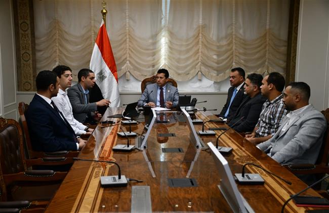 وزير الشباب والرياضة يناقش الخطوات التنفيذية لاستضافة ماراثون الرمال بالفيوم