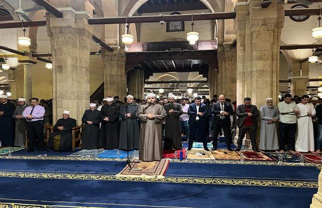 بثلاث قراءات.. قراء الجامع الأزهر يؤمون آلاف المصلين من ربوع مصر وعواصم العالم‏