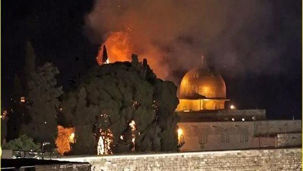 اشتباكات عنيفة بالمسجد الأقصى بين المصلين والأمن الإسرائيلي