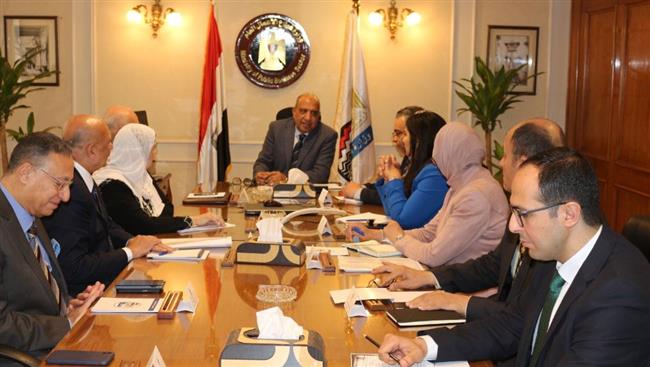وزير قطاع الأعمال العام يجتمع بالرؤساء التنفيذيين للشركات القابضة