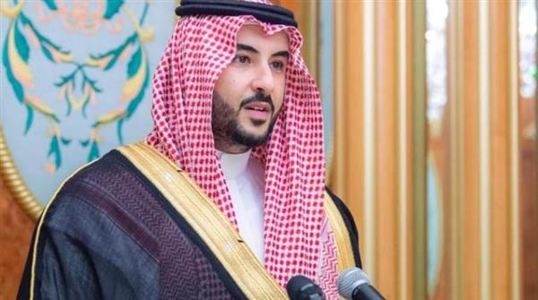 وزير الدفاع السعودي يبحث مع رئيس مجلس القيادة الرئاسي اليمني مستجدات الأوضاع
