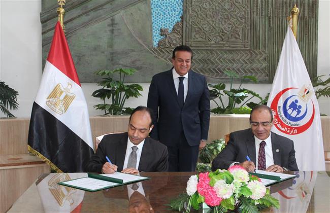 عبد الغفار يشهد توقيع تعاون بين اللجنة العليا للتخصصات الصحية والمجلس الصحي المصري