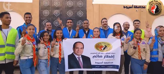 «مشهد ولا أروع».. أقباط دير سيدة الانتقال يشاركون فى «إفطار صائم» بأسيوط