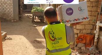 فرق عمل ومتطوعي «صناع الخير» يجوبون قرى الغربية لتوزيع كراتين المواد الغذائية 