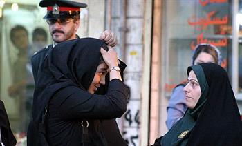 الشرطة الإيرانية تتوعد منتهكي قوانين الحجاب