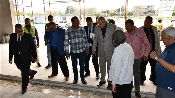 رئيس جامعة القناة يتفقد الإنشاءات الجديدة ويتابع «الصوبة الذكية» لحماية النباتات البرية بسيناء
