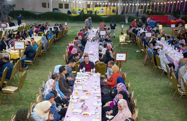 رئيس جامعة طنطا ينظم مائدة إفطار جماعي لـ600 العمالة المؤقتة بالجامعة 