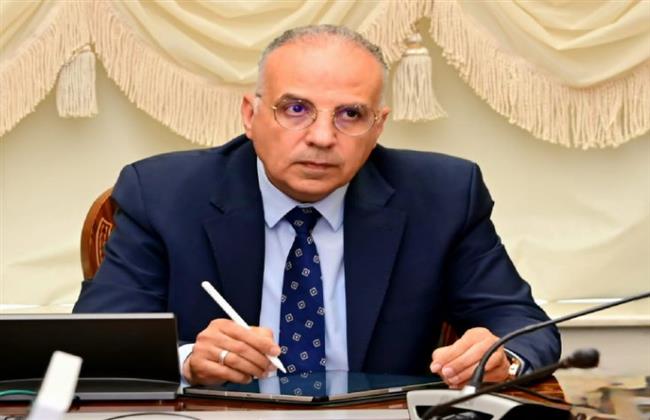 وزير الري يبحث تطوير عمليات قياس مناسيب وتصرفات المياه 