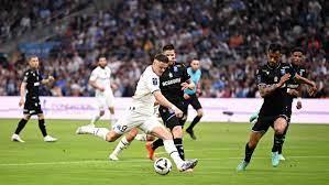 مرسيليا يفوز 2-1 على أوكسير ويحكم قبضته على المركز الثاني في الدوري الفرنسي