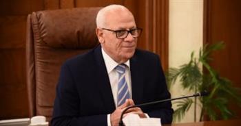 محافظ بورسعيد يُهنئ الأيدى العاملة بعيد العمال