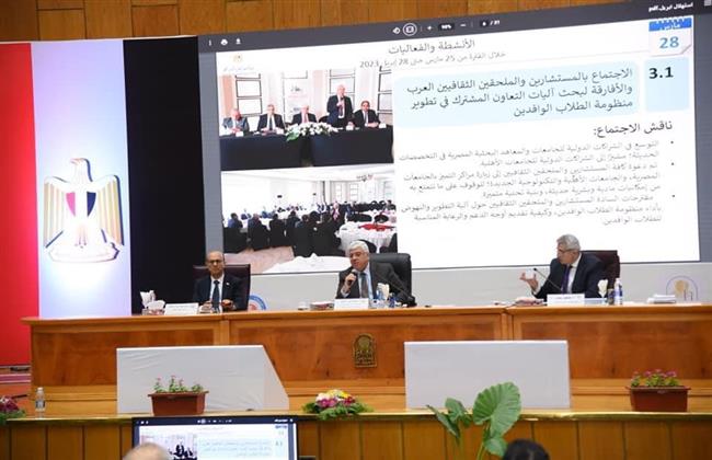 رئيس جامعة سوهاج يشارك في اجتماع المجلس الأعلى للجامعات بجامعة أسيوط 
