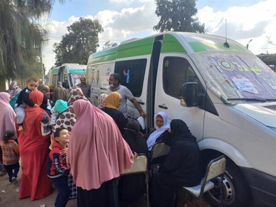 «الصحة» تطلق 12 قافلة طبية مجانية بالمحافظات ضمن «حياة كريمة»