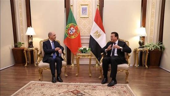 وزير الصحة ونظيره البرتغالي يوقعان بروتوكول تعاون مشترك بين البلدين