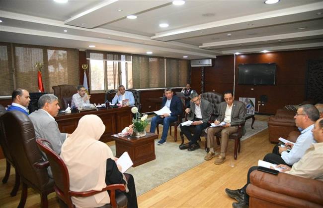 محافظ الغربية يعقد 8 اجتماعات متتالية مع شركات الرصف لمناقشة خطة 22/23 