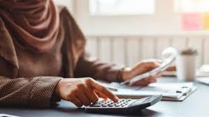 أستاذ الفقه بجامعة الأزهر يحدد ضوابط عمل المرأة 