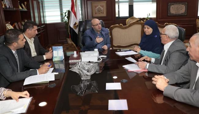 محافظ بني سويف يبحث مطالب بعض أهالي مدينة اهناسيا  
