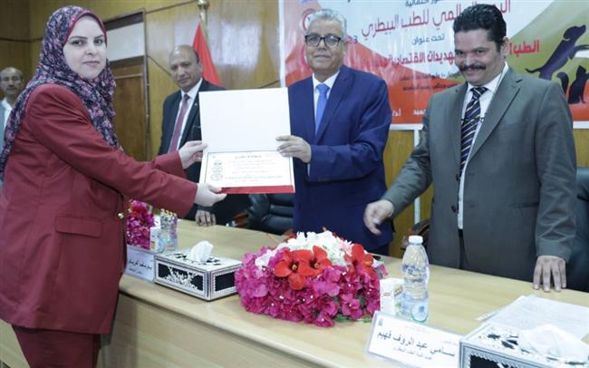 رئيس جامعة جنوب الوادي يشهد احتفالية اليوم العالمي للطب البيطري