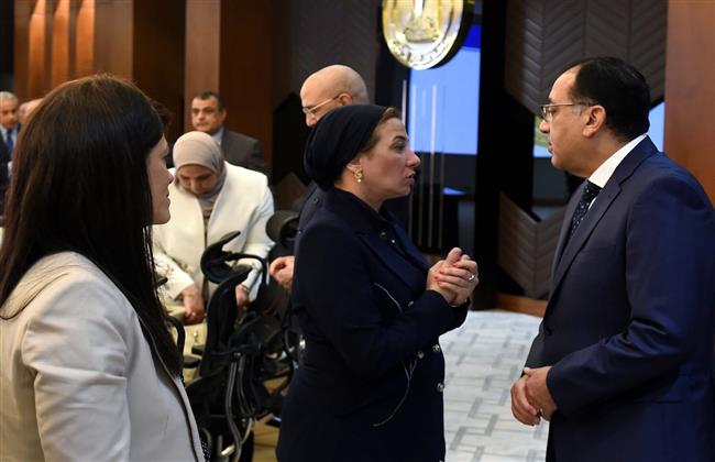 وزيرة البيئة تستعرض جهود الوزارة لدفع عجلة الاستثمار وتطوير القطاع البيئي
