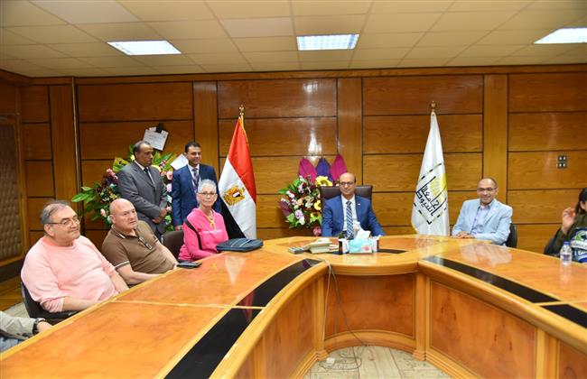 رئيس جامعة أسيوط يستقبل الفريق الطبي المشارك في أعمال القافلة الطبية الدولية لمؤسسة عملية الابتسامة