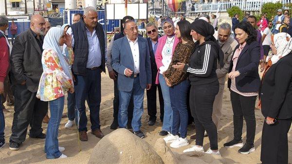 محافظ الإسكندرية يكرم الفائزين في مهرجان «النحت على الرمال»