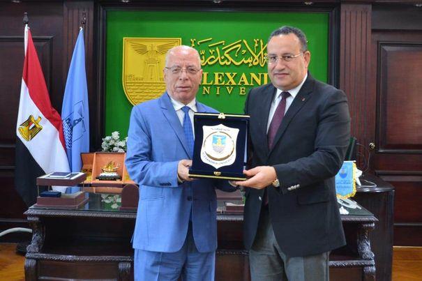 ندوة عن دور المنابر الثقافية فى تنمية وعى الشباب بكلية آداب الإسكندرية 