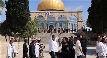   عشرات المستوطنين الإسرائيليين يقتحمون باحات المسجد الأقصى