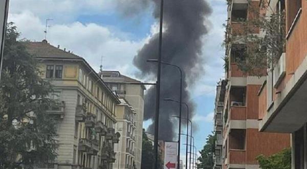 إيطاليا: اندلاع حريق بوسط ميلانو جراء انفجار شاحنة أسطوانات غاز