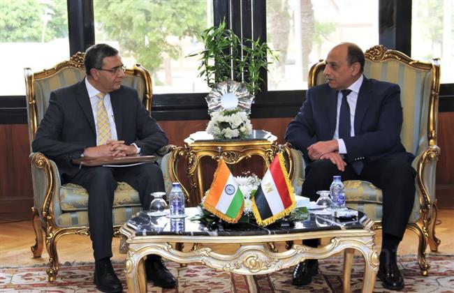 وزير الطيران المدني يبحث مع سفير الهند بالقاهرة الفرص الاستثمارية في مجال تطوير المطارات