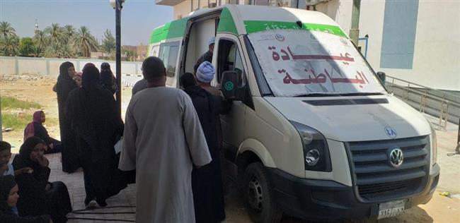 الكشف على 920 مواطنا فى قافلة طبية مجانية بقوص ضمن  «حياة كريمة»
