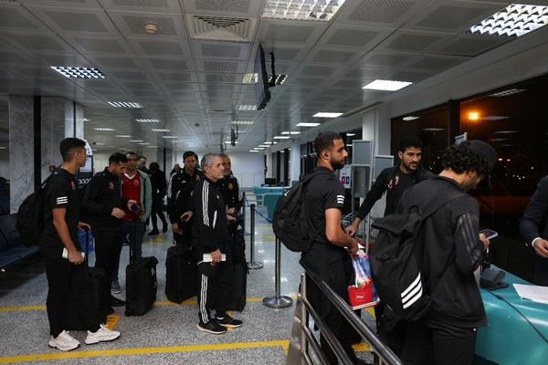  بعثة الأهلي تغادر مطار قرطاج في طريق عودتها إلى القاهرة