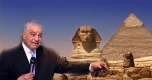 زاهي حواس يطمأن المصرين حول ترميم هرم خوفو