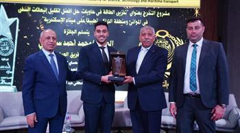 رئيس الأكاديمية العربية يتسلم جائزة الريادة والتميز لـ «أكبر صرح علمي عربي»